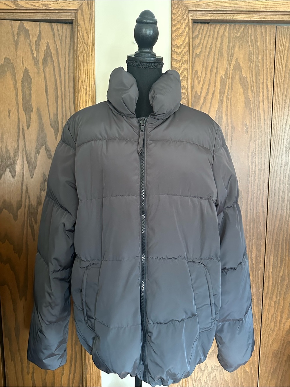 NWT GAP Women’s Puffer Jacket in Dark Gray- Tall Sizing